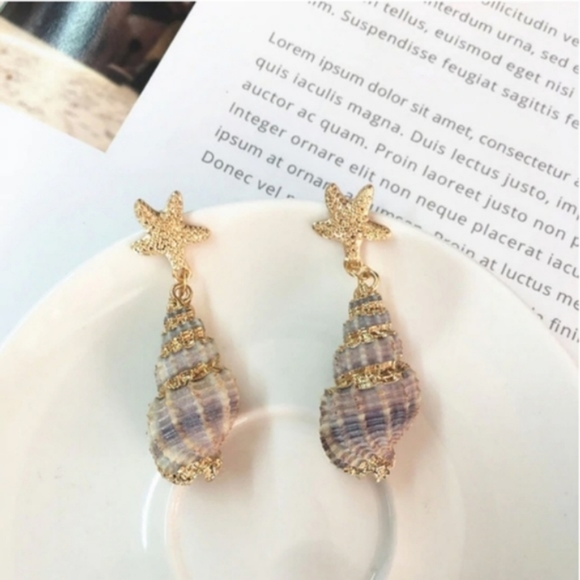 18K Gold Plated Conch Shell Drop Earrings - Picture 3 of 3